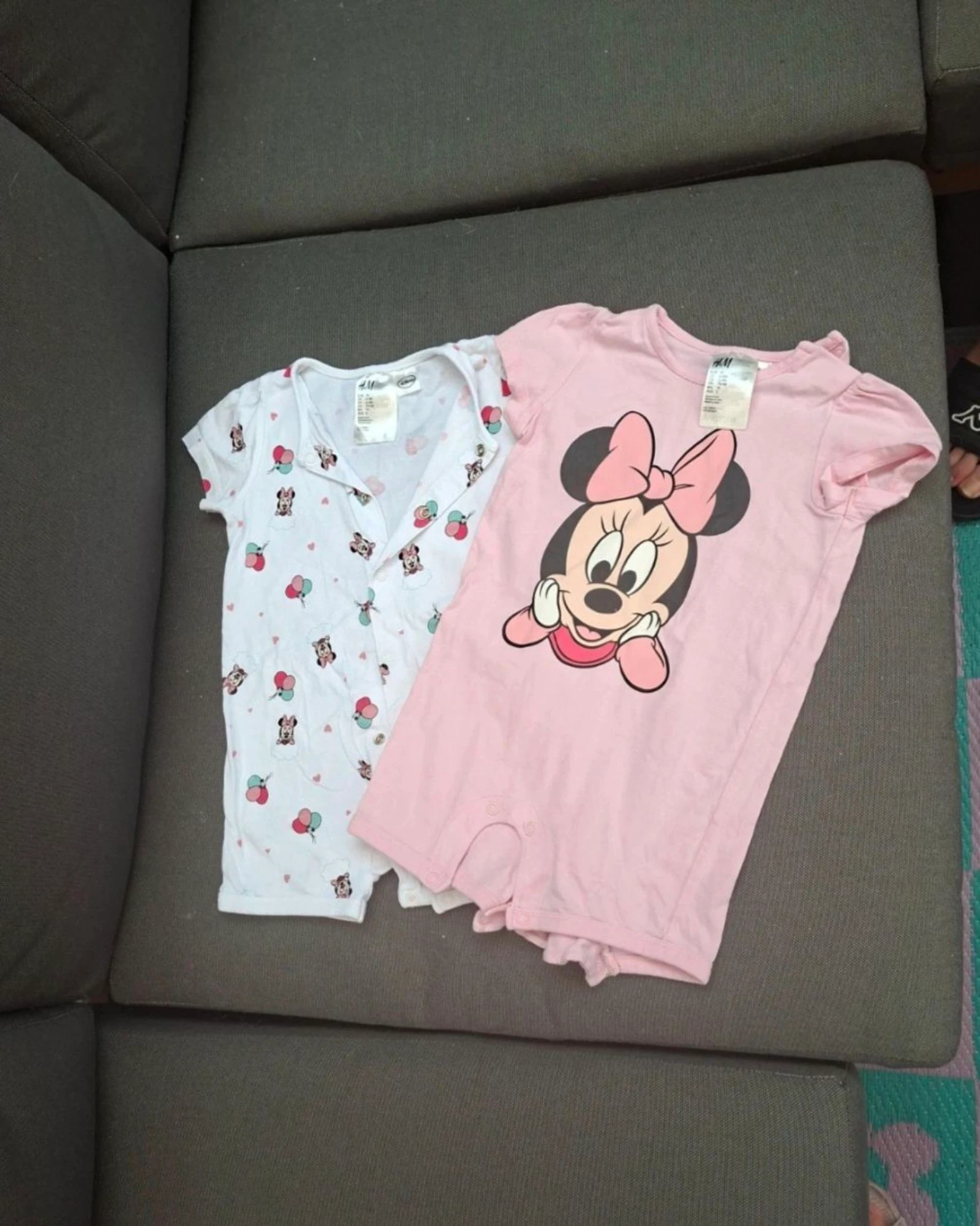 🌸 2x Disney Minnie jumpsuit – H&M – maat 74 🌸